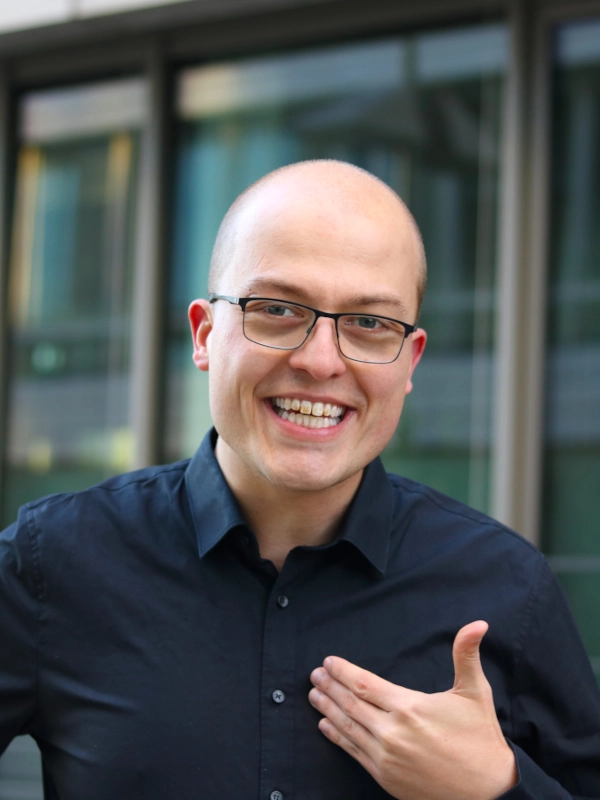 Dennis pointing at his shirt